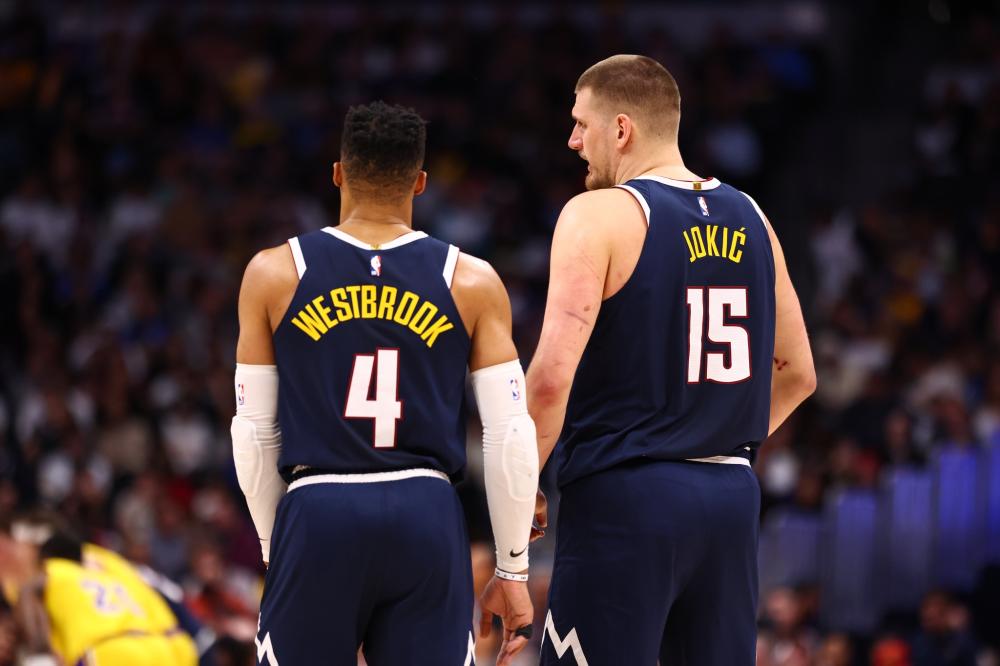 令全场为之 令全场为之